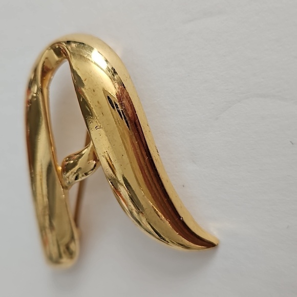 Monet "A" Vintage Gold-Tone Brooch - Picture 2 of 5